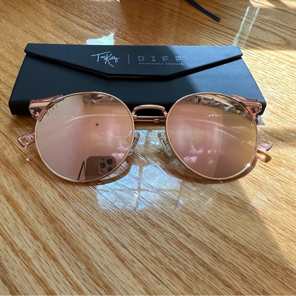 BNWT Diff Eyewear X Tori Kelly, Shine On Rose Gold Cherry Blossom - Picture 7 of 7